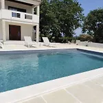 Willa Zen Garden With Heated Pool Posedarje