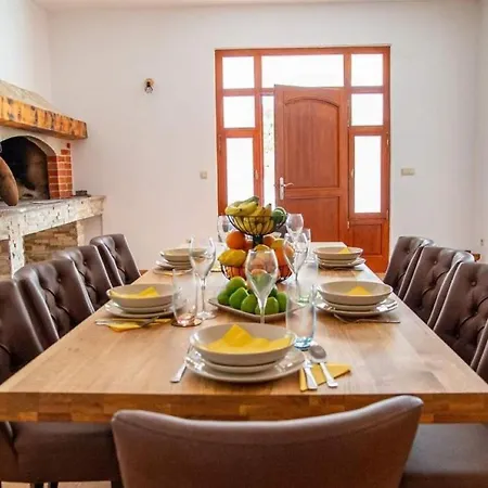 Vila Zen Garden With Heated Pool