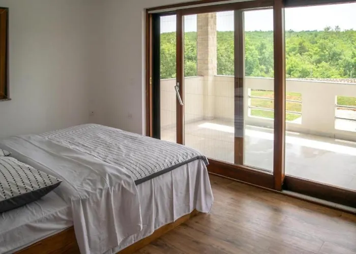Zen Garden With Heated Pool Posedarje