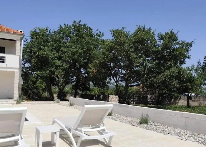 Zen Garden With Heated Pool Posedarje