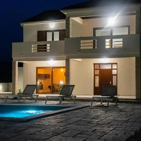 Zen Garden With Heated Pool *