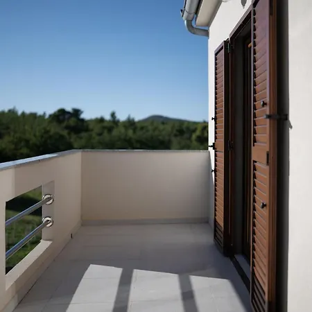 Zen Garden With Heated Pool Posedarje