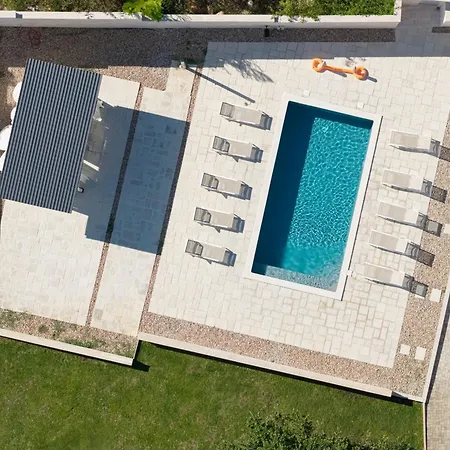 Villa Zen Garden With Heated Pool Posedarje