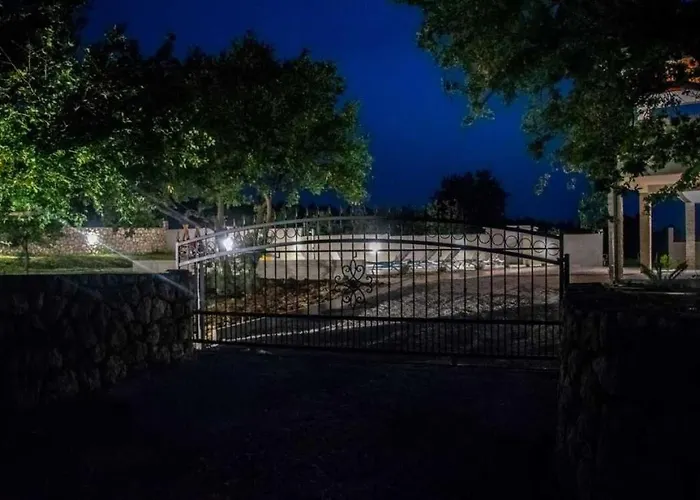 Вилла Zen Garden With Heated Pool *