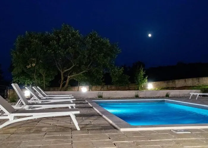 Zen Garden With Heated Pool Поседарье