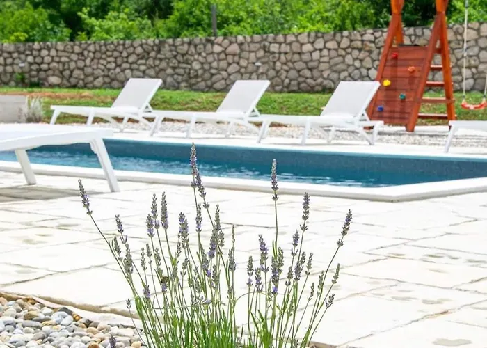 Zen Garden With Heated Pool *