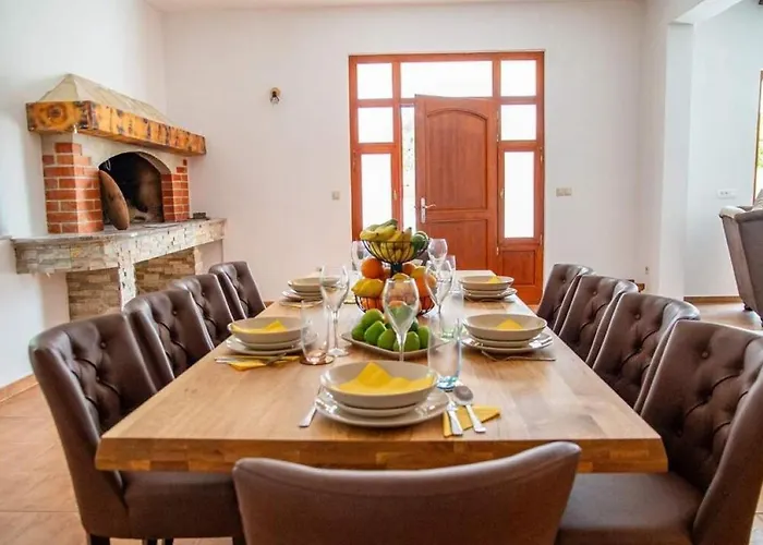 Вилла Zen Garden With Heated Pool